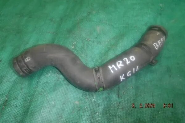 Нижний патрубок радиатора ниссан акпп с двумя отводами. Патрубок нижний помпа ниссан блюберд. Патрубок ниссан блюберд. Патрубок ниссан блюберд. Верхний патрубок на nissan bluebird.