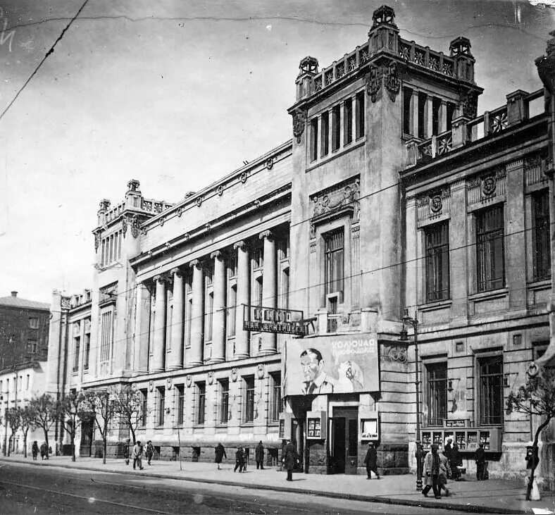 Малая Дмитровка 6 Ленком. Театр Ленком Москва улица. Улица малая Дмитровка театр. Малая Дмитровка история улицы. Дмитровка 6 ленком