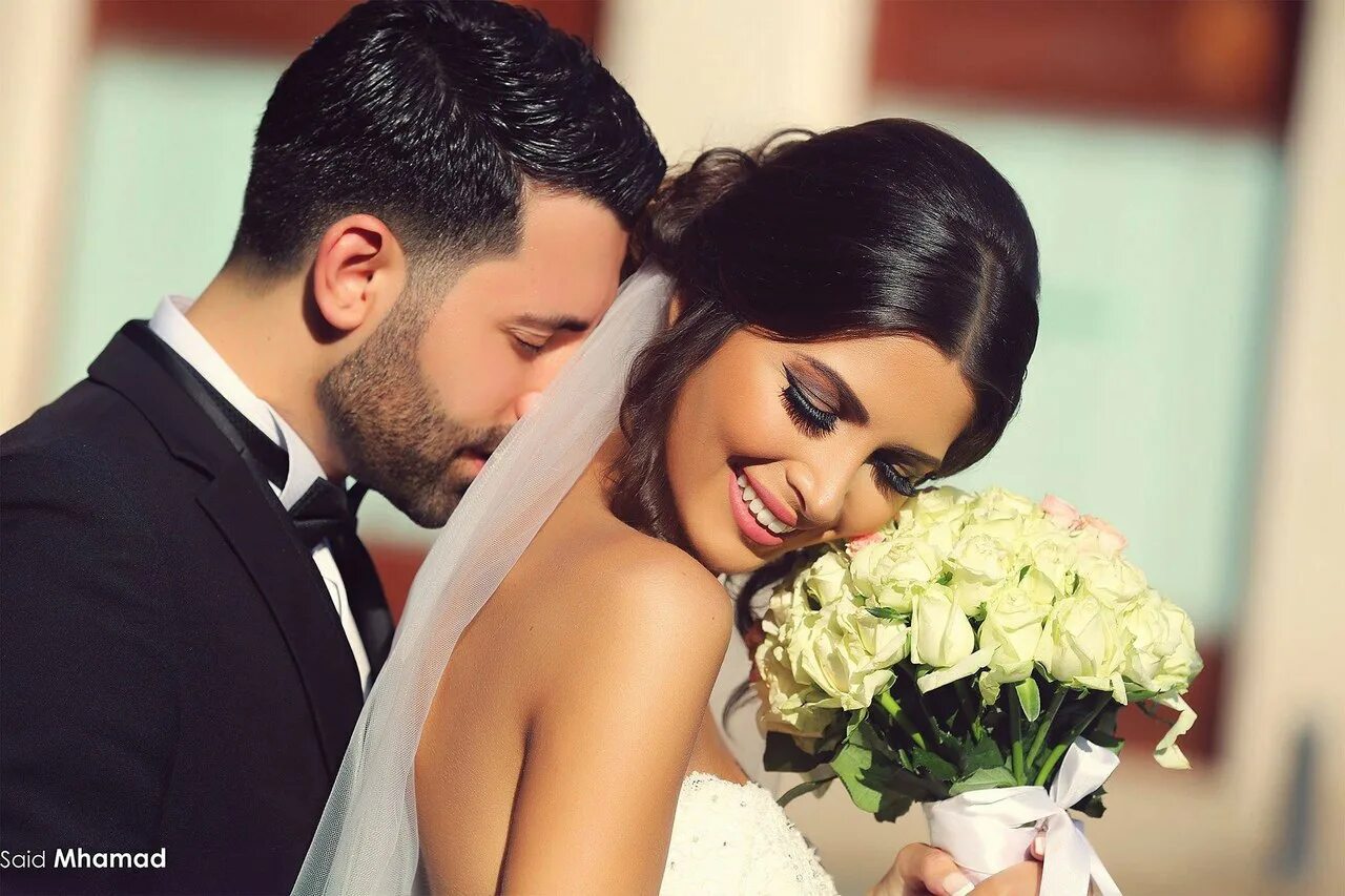 Красивые армянские пары. Казах и азербайджанка. Красивые азербайджанские пары. Армянка и азербайджанка отличия. Свадьба русской и азербайджанца.