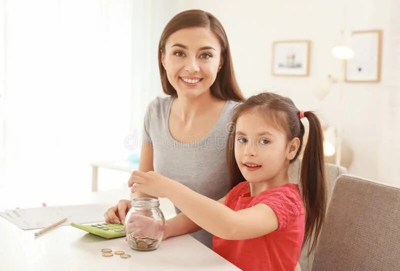 Мама и деньги. Фото mom's money. Мама и деньги. Родители дают деньги. Мама и деньги.