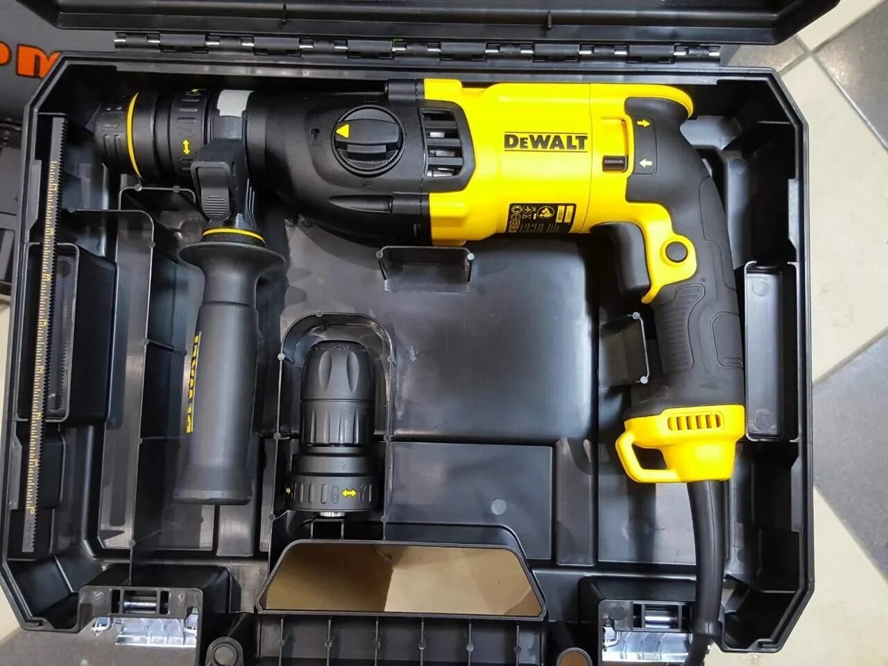 Купить перфоратор деволт. Перфоратор DEWALT D 25134 K. Перфоратор DEWALT D 25143 K. Перфоратор DEWALT D 25144 K. Перфоратор DEWALT d25134k-KS.