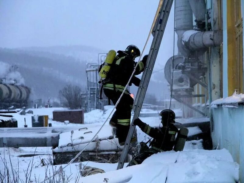 Рыбный порт мурманск. Первый мурманский терминал нефтебаза причал. Первый мурманский терминал. Терминал ооо "новороссийский мазутный терминал". Первый мурманский терминал нефтебаза.