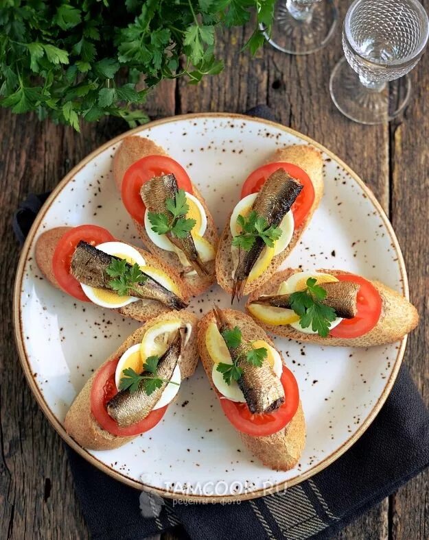 Тосты со шпротами и помидорами: рецепт с фото Resep