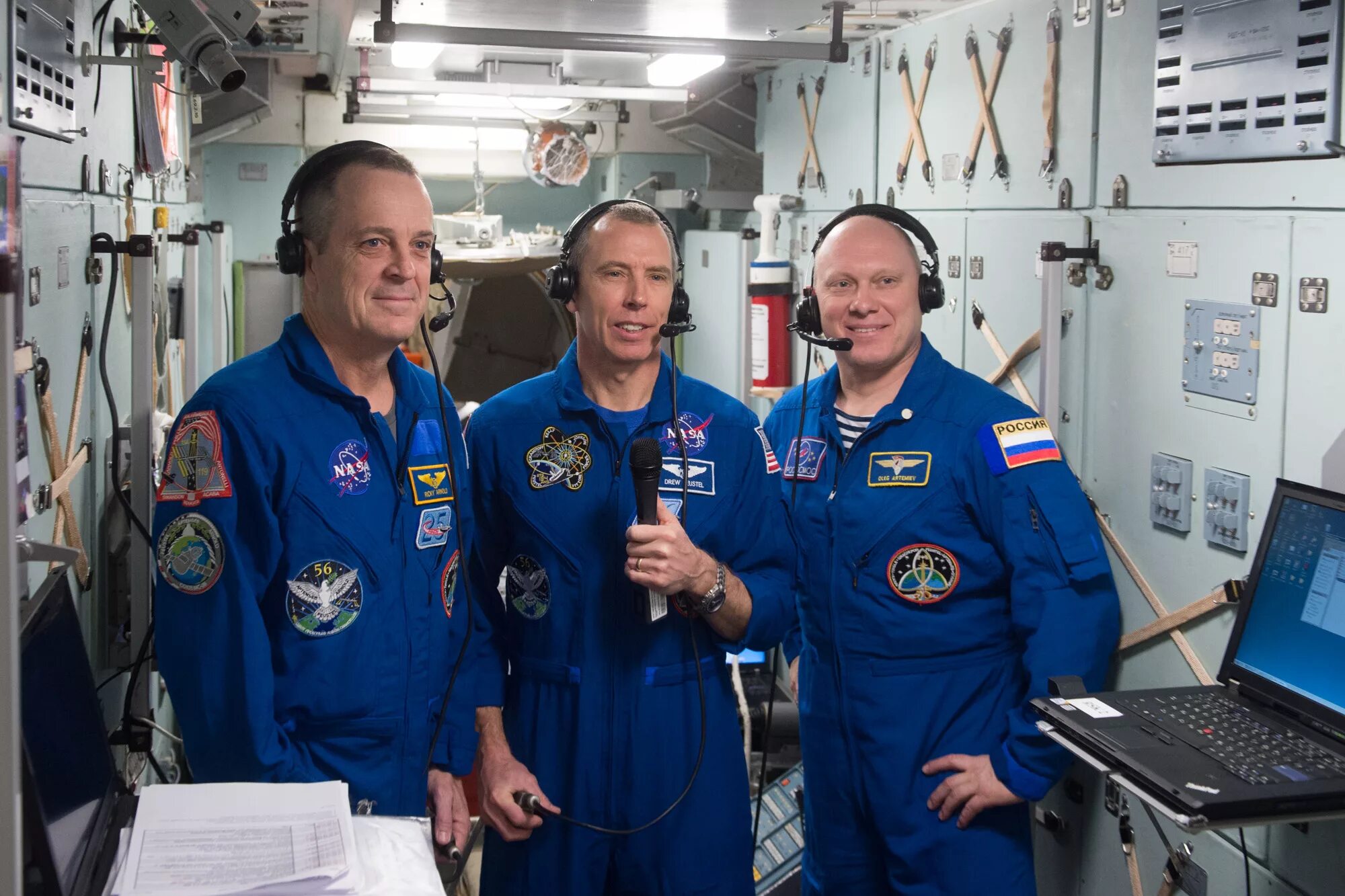 65 экспедиция на мкс. тренажер союз мс. штурвал боинга 737. кабина самолета. подготовка экипажа.