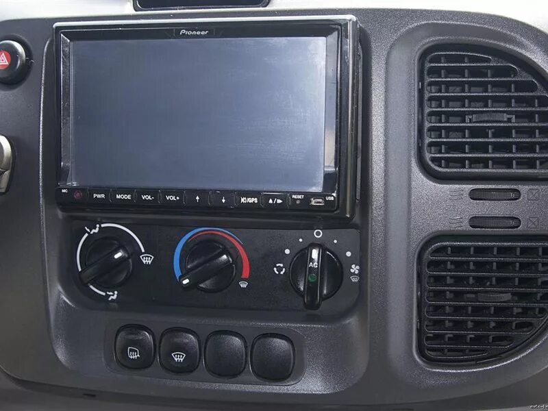 Как снять магнитолу форд турнео кустом 8 Ford Transit Audio Upgrade with the Pioneer 4200 Apple Car Play by Monney YouT