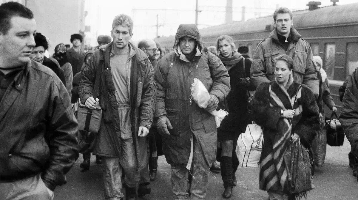 Это было в 1992 году. Телогрейка 90-х. москва 1992 год. 90-е годы.
