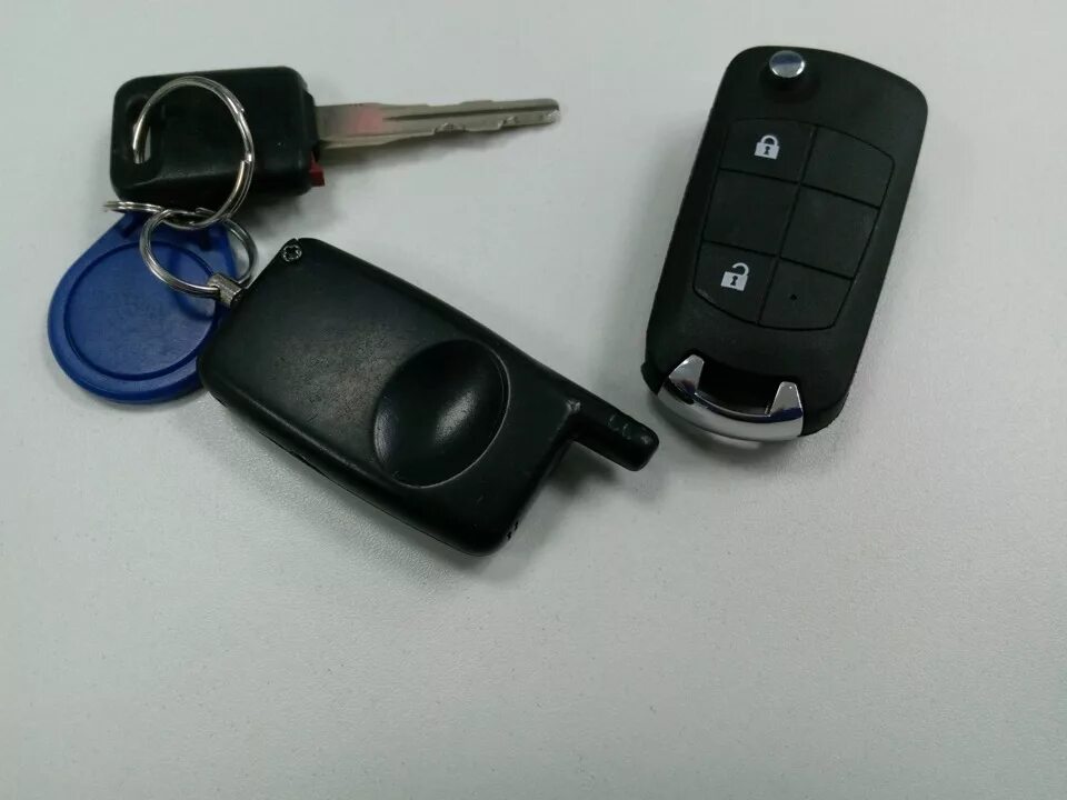 Выкидной ключ Nissan Almera Classic. Ключ Ниссан Альмера Классик b10. Ниссан Альмера 2 ключи. Nissan Almera Classic b10 ключ.