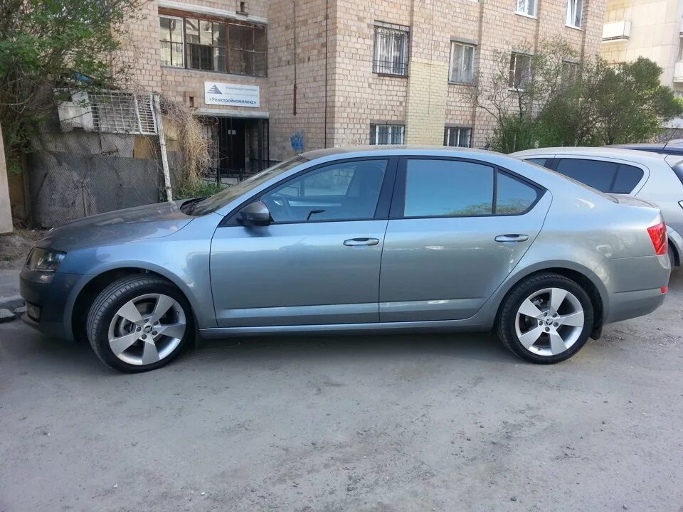 Denom r17 skoda octavia a7. 225/50 r17 на шкода октавия а7. Диски denom r17 skoda. Диски skoda octavia r17. Литье skoda octavia a7.
