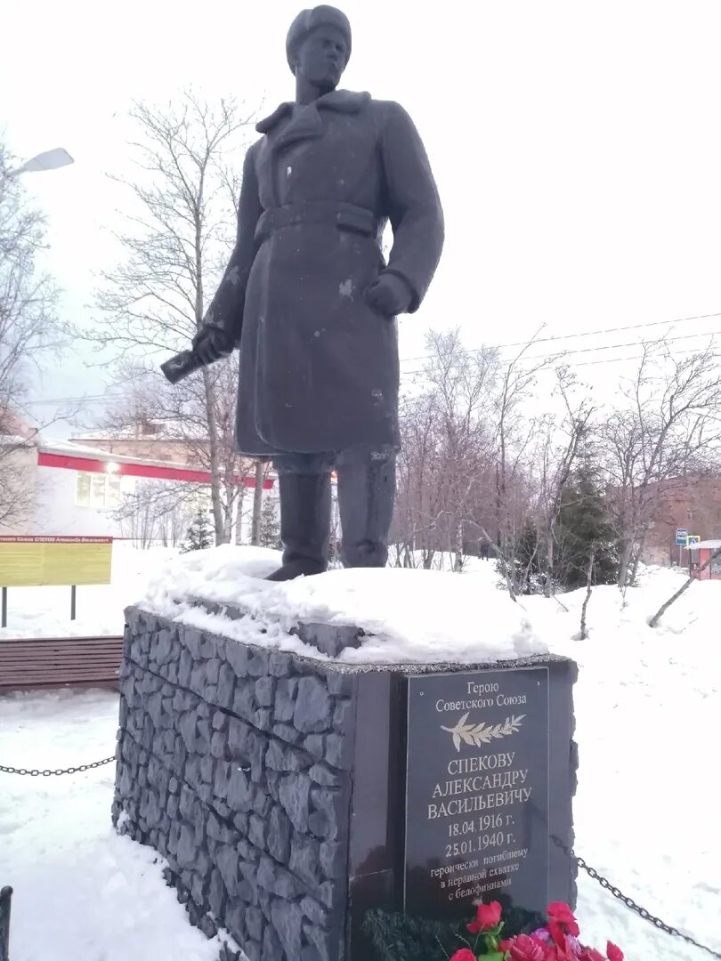 Деревню спеков. Спекова 36 кандалакша. кандалакша спекова 28. кандалакша памятник спекову. спекова 12 кандалакша.