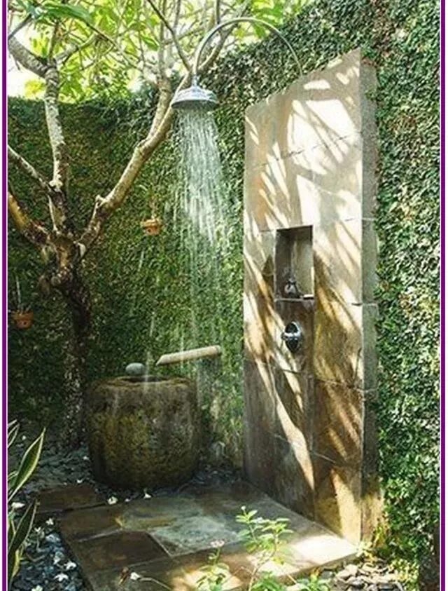 Отделка уличного душа на даче. Душа двора. Строим летний душ на даче. Летний душ из реек. Душа двора.