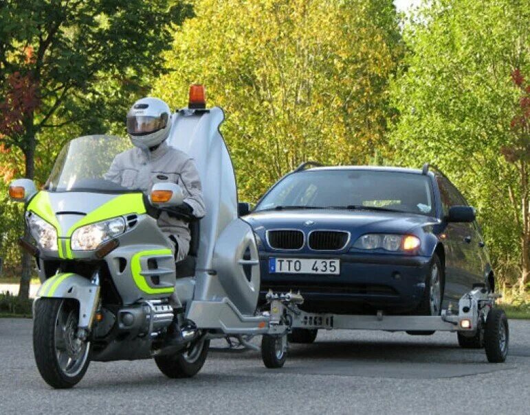 Голд Винг эвакуатор. Honda Gold Wing с прицепом. Хонда Голд Винг 1800 прицеп. Хонда Голд Винг эвакуатор. Буксировка мопеда