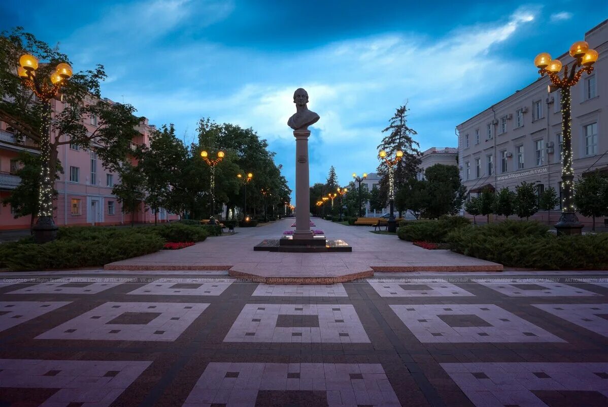 Державин тамбовский губернатор памятник. Памятник державину тамбов сквер. Памятник г. Гавриил державин памятник в тамбове. Памятник державину тамбов сквер.