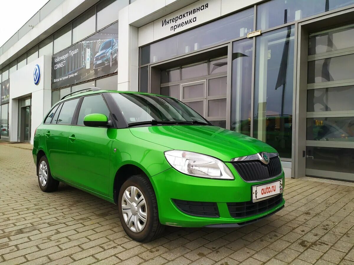 Авито машина шкода. Шкода Фабия 2 зеленая. Шкода Фабия 2 Рестайлинг универсал. Skoda Fabia II Рестайлинг. Шкода Фабия 1 зеленая.