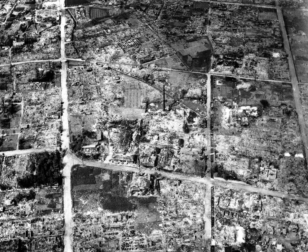 Разрушения от ядерного взрыва. Тени Хиросимы Нагасаки 1945. Хиросима и Нагасаки после ядерных взрывов.