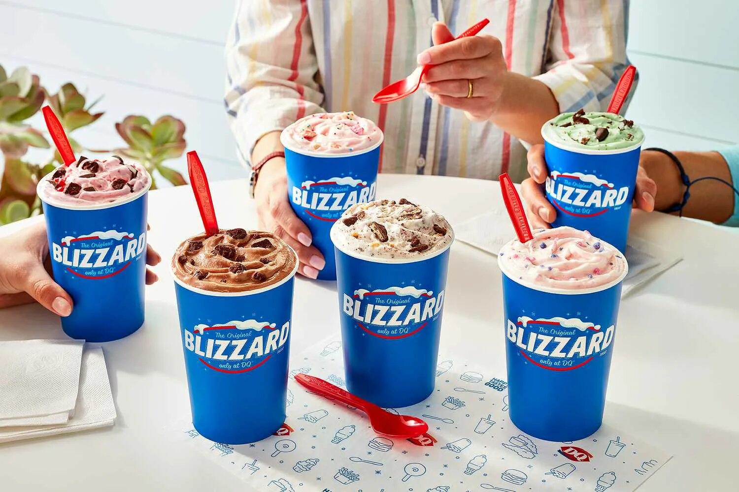 Dairy queen. Dairy Queen Blizzard. DQ мороженое. Мороженое Blizzard. Dairy Queen мороженое.