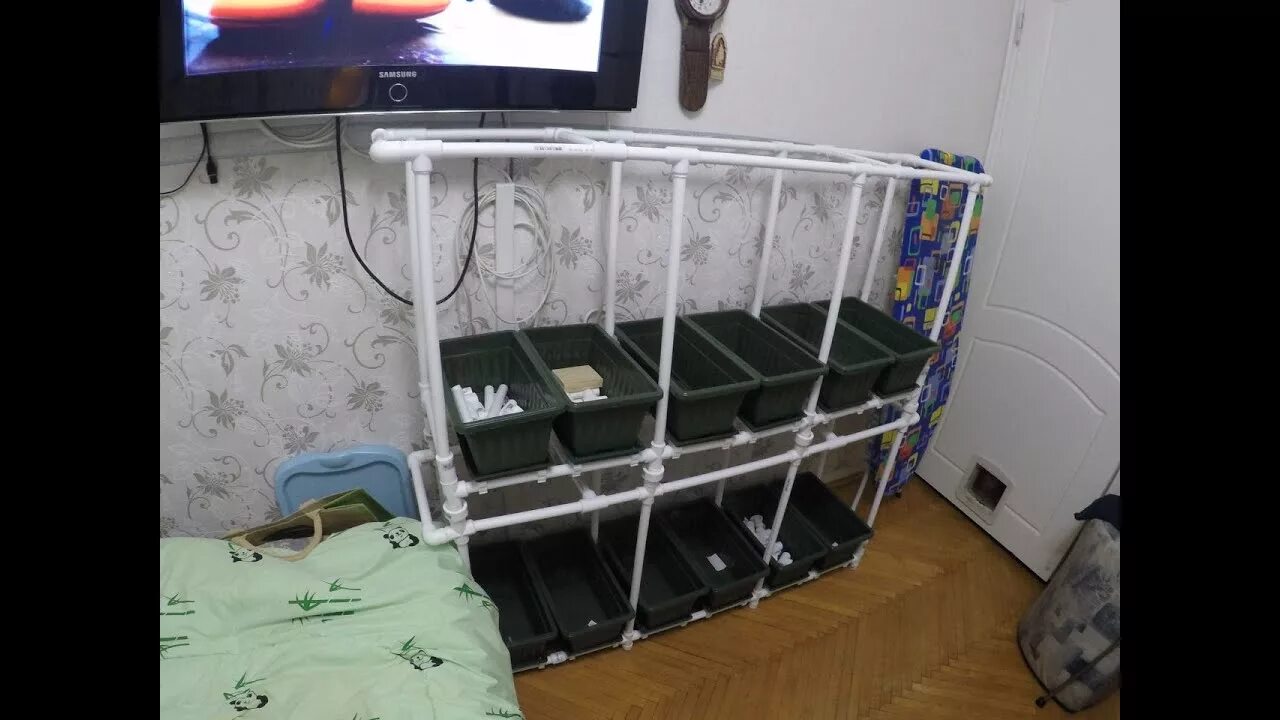 Стеллаж для рассады из труб пвх. Стеллаж для рассады из пвх труб. стеллаж для рассады из пластиковых труб. полка из пропиленовых труб для рассады. полочка из полипропиленовых труб.