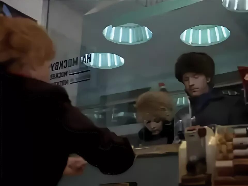 С любимыми не расставайтесь фильм ирония судьбы. С любимыми не расставайтесь ирония судьбы слушать. Ирония судьбы кадры на улице. Слова с любимыми не расставайтесь стих. С любимыми не расставайтесь стихотворение.