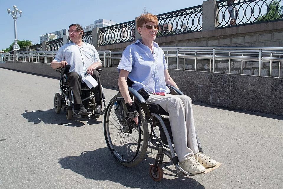 сопровождаемое проживание инвалидов. люди инвалиды. люди сограничеными возможностями. медико-социальная реабилитация пожилых и инвалидов. люди с ограниченными способностями.