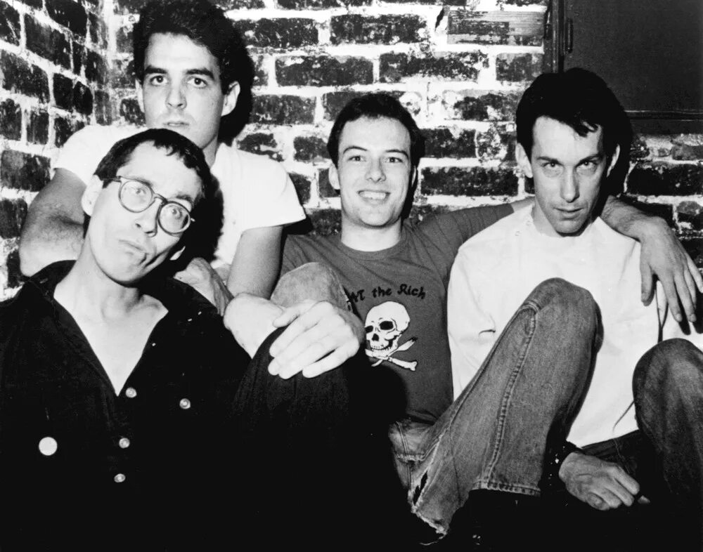 Dead kennedys california. Группа dead kennedys. мертвый кеннеди группа. dead kennedys солист. dead kennedys 2001.