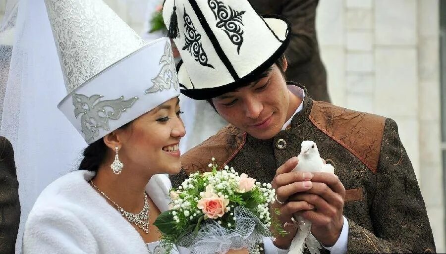 Отношения киргизов. Свадьба в Киргизии. Свадьба кыргызов. Обычаи кыргызов Свадебные. Церемонии невесты в Кыргызстане.