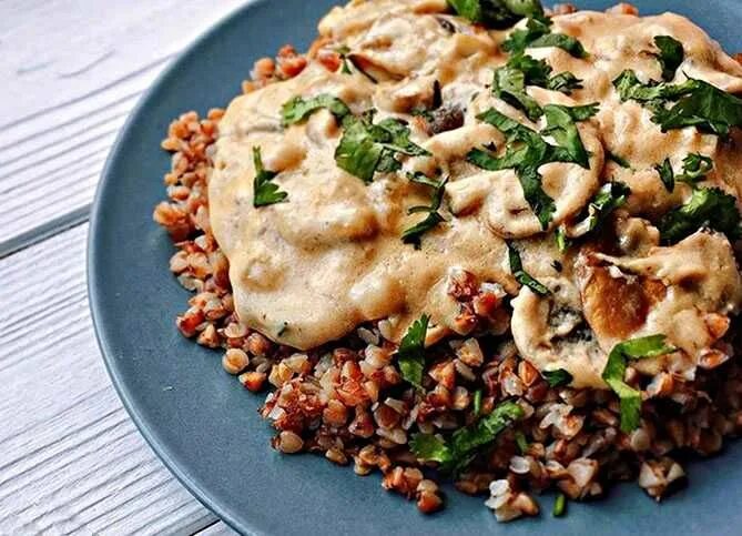 Гречка с соусом рецепт с фото Курица Вкусные Традиции в сметанно-чесночном соусе с гречкой 300 г купить в Мо