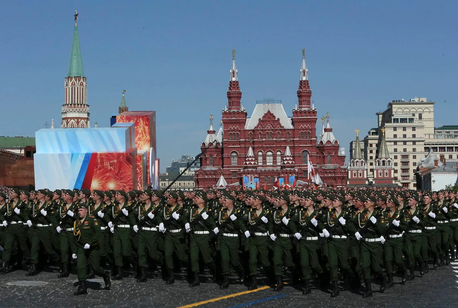 Сколько проходит парад. Москва кремль парад. 9 мая парад победы красной площади. парад победы 2014 в москве. парад победы 2014 года на красной площади.