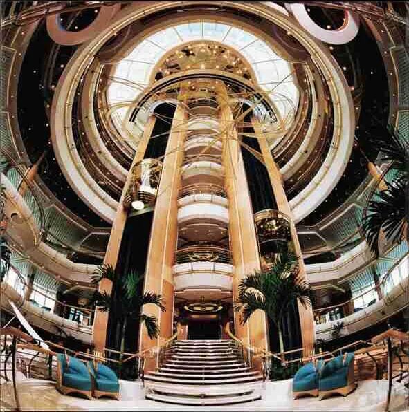 берлин рэдиссон аквадом. лифт аквадом берлин. цилиндрический аквариум в берлине. цилиндрический аквариум aquadom. огромный лифт.