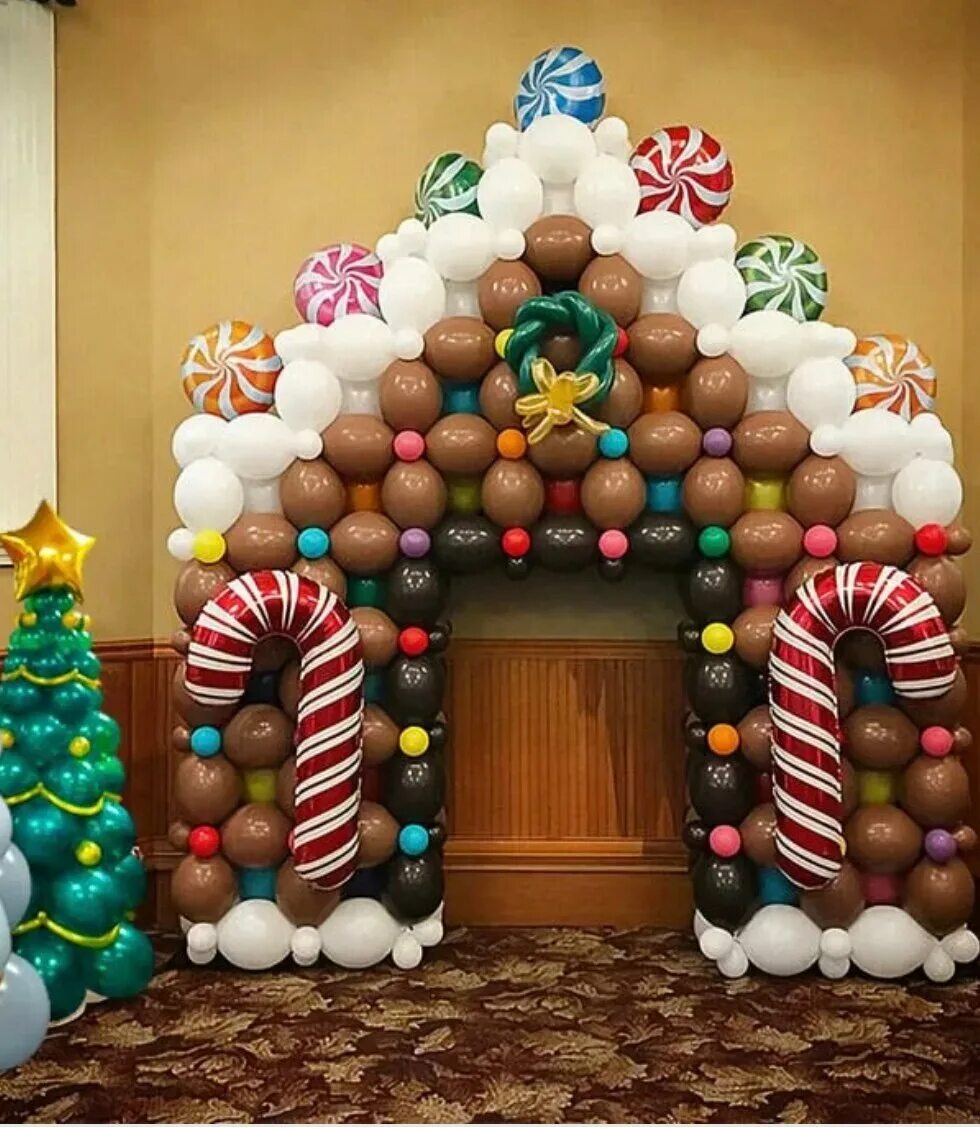 оригинальные новогодние фотозоны. новогодняя фотозона с шариками. новогодняя фотозона с шарами. разнокалиберная гирлянда из шаров. новогодняя фотозона.