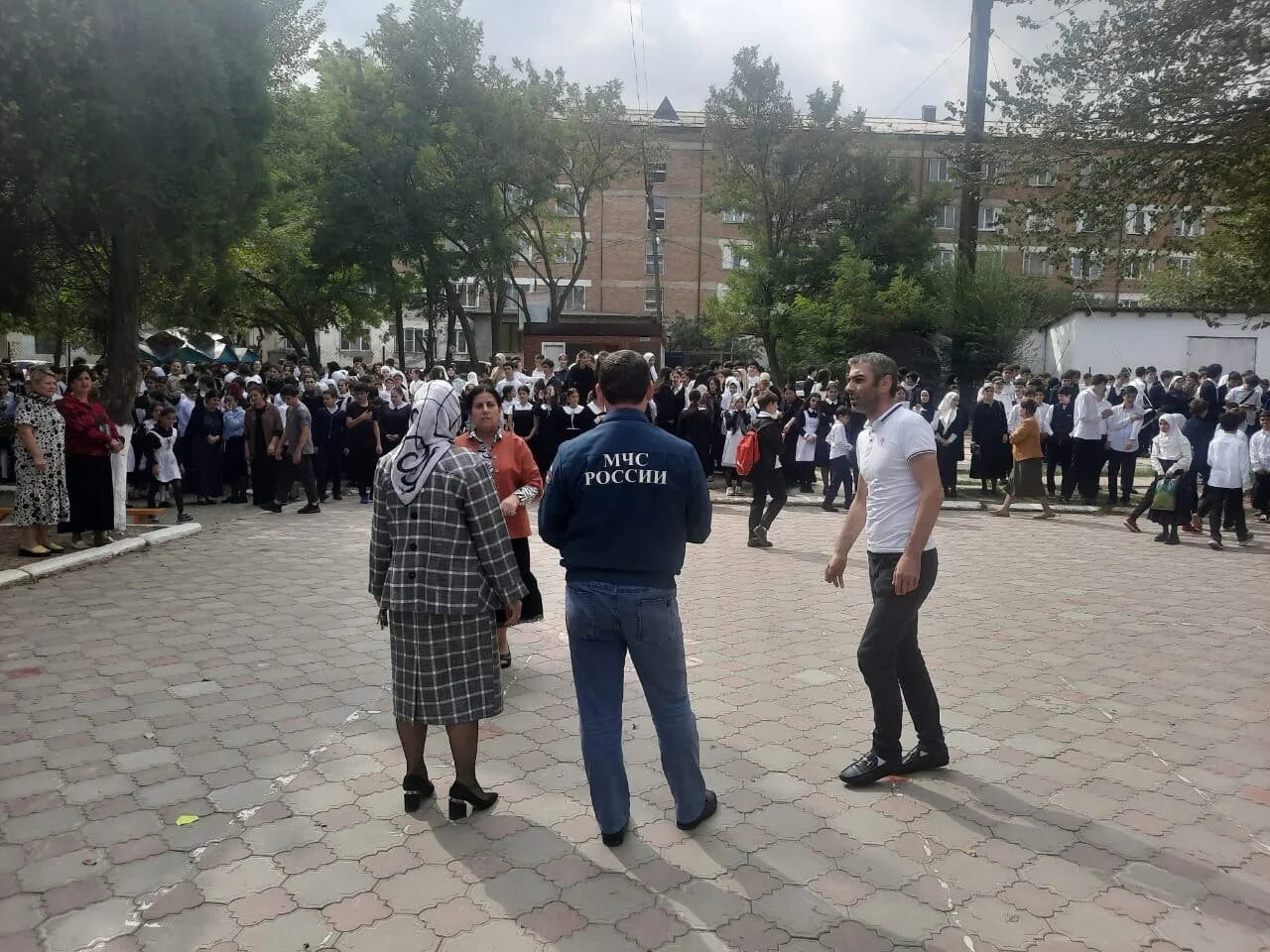 Прогноз хасавюрт сегодня. Хасавюрт центральная площадь. школа планета знаний хасавюрт. новости хасавюрта. девушки из хасавюрта.