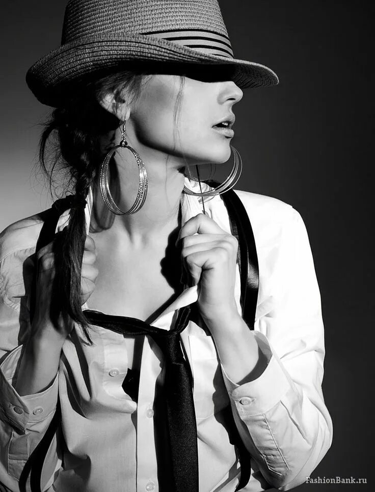 Наряды софи лорен со шляпами. Юлиана князева. Платье в стиле нуар. Gq michella cruz. Наталья бульканова.