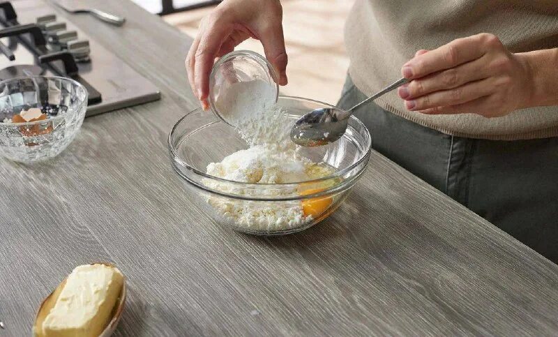 ложка с порошком. накрахмаленный материал. граммы в ложках 100 грамм. ложки и стаканы вместо весов. 5 столовой ложки это сколько грамм.