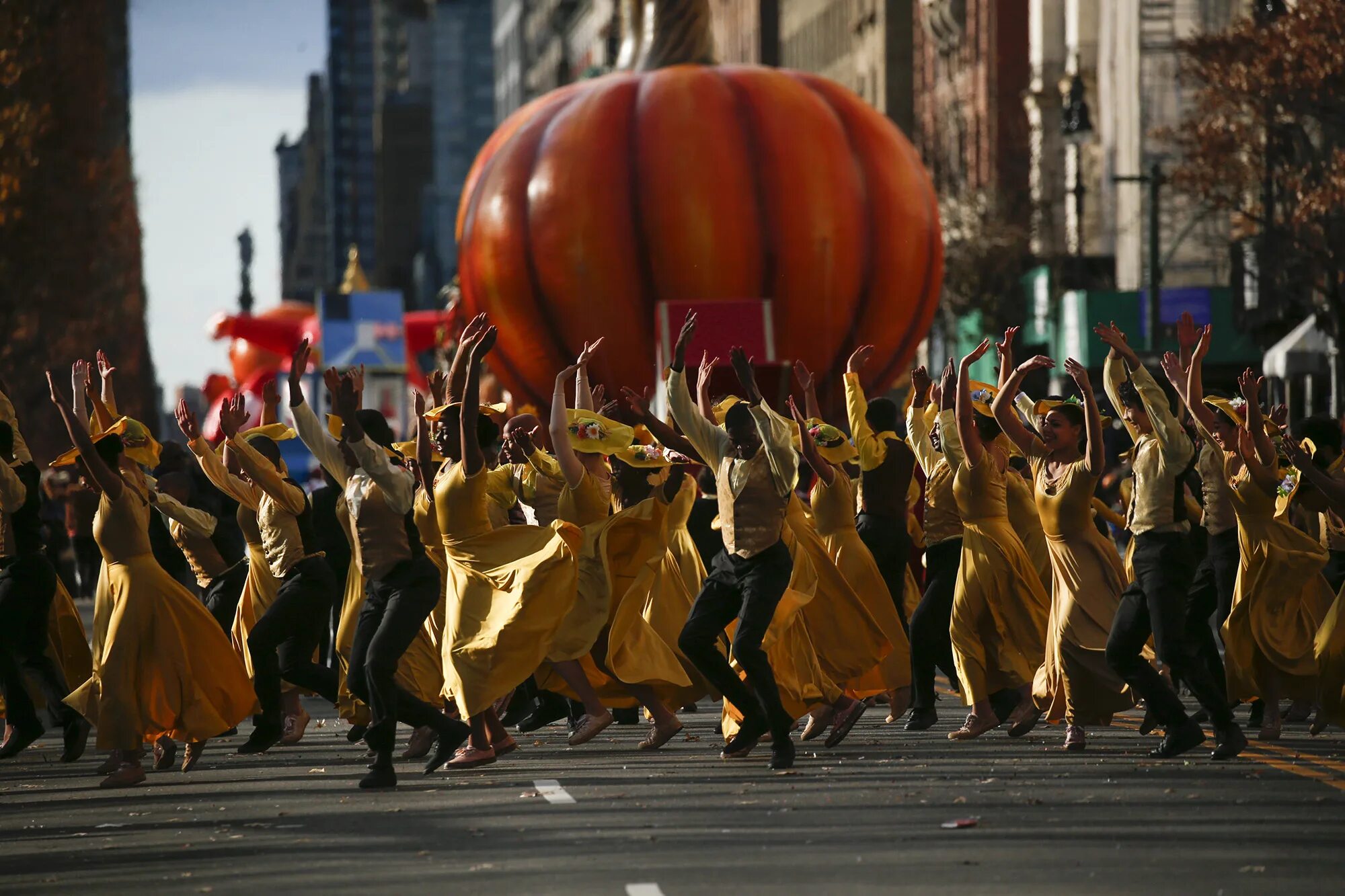 Парад в америке. День Благодарения в Нью-Йорке. Праздник день Благодарения в Америке. День Благодарения в США парад. Парад в честь дня Благодарения в Нью-Йорке.