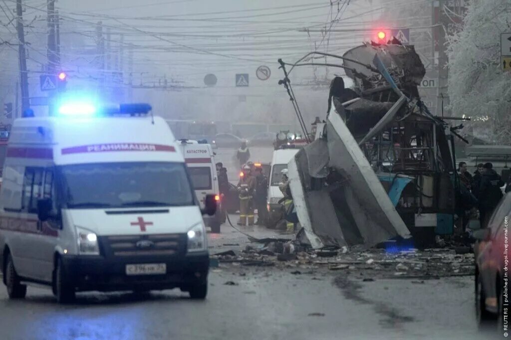 30 декабря 2017 г. Взрыв троллейбуса в Волгограде. Взрыв троллейбуса в Волгограде 2013. Взрыв в Волгограде в троллейбусе 30 декабря.