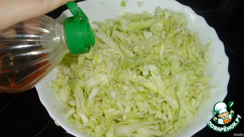 Свежая капуста с уксусом. Салат из белокочанной капусты. Салат из капусты с уксусом. Салат из свежей капусты с уксусом