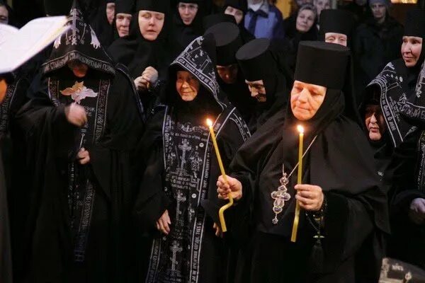 Облачение монаха малой схимы. Что такое схима. Великая схима монаха. Великий патриарший параман. Ряса схимонаха.