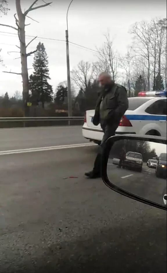 Мотоцикл догнал автомобиль. Перестрелка на Выборгском шоссе. Драка на Выборгском шоссе СПБ.