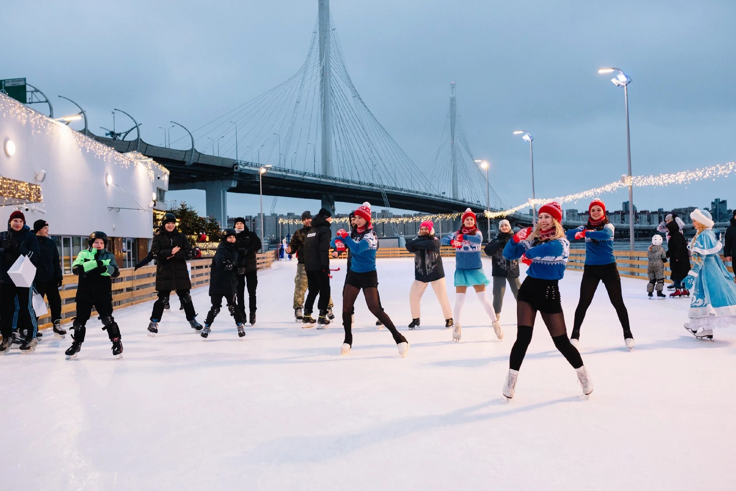 флагшток каток спб. каток у флагштока санкт-петербург. катание на коньках. каток у флагштока санкт-петербург. открытый каток.