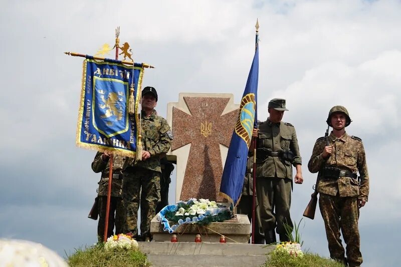 Канада памятник сс галичина. Памятник дивизии СС Галичина на Украине. Памятник дивизии СС Галичина во Львове. Памятник СС Галичина. Памятник дивизии СС Галичина.