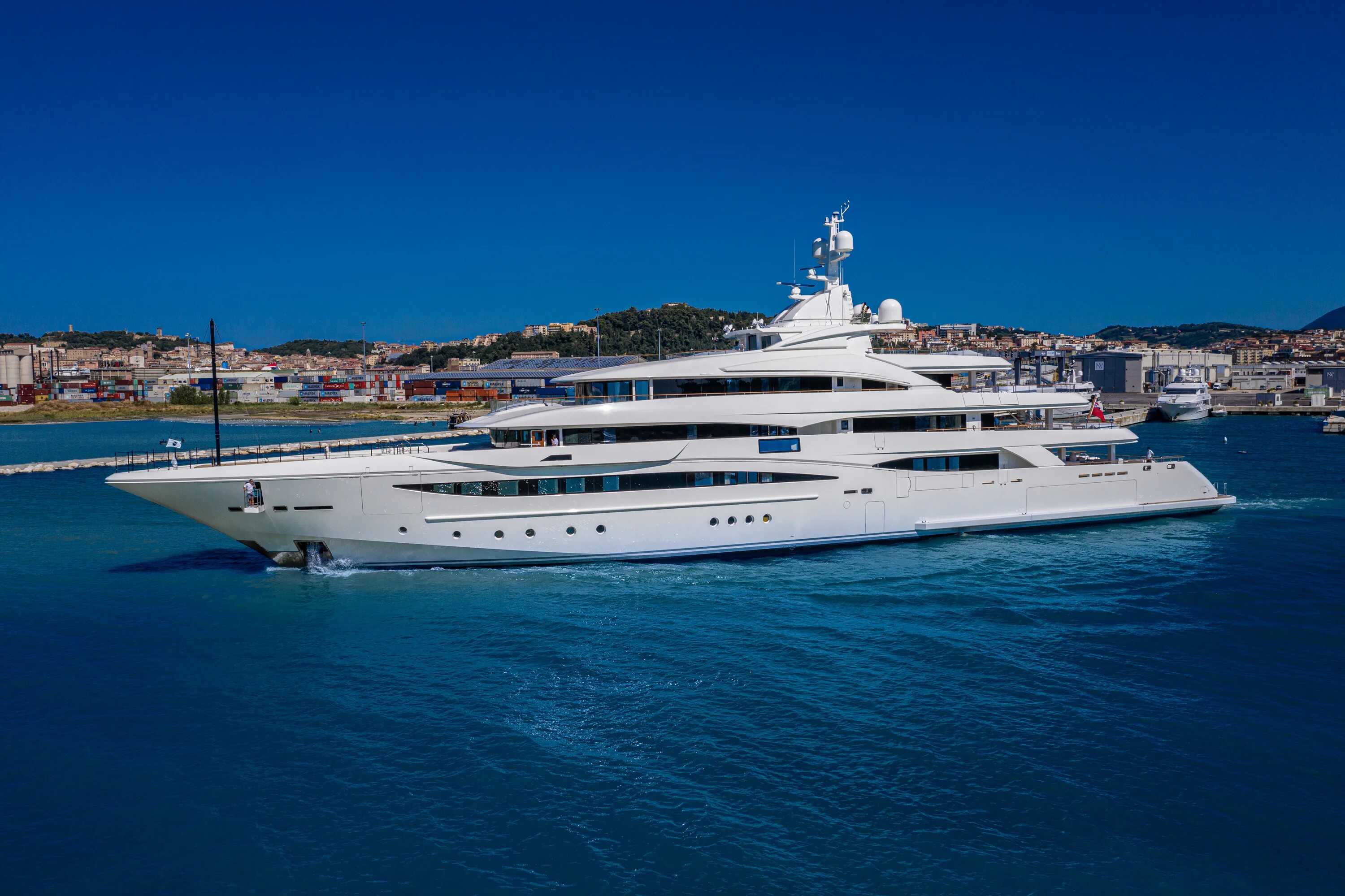 корабли и яхты. яхта абрамовича eclipse. яхта oceanco 168. M y 1. кресцент яхта сечина.