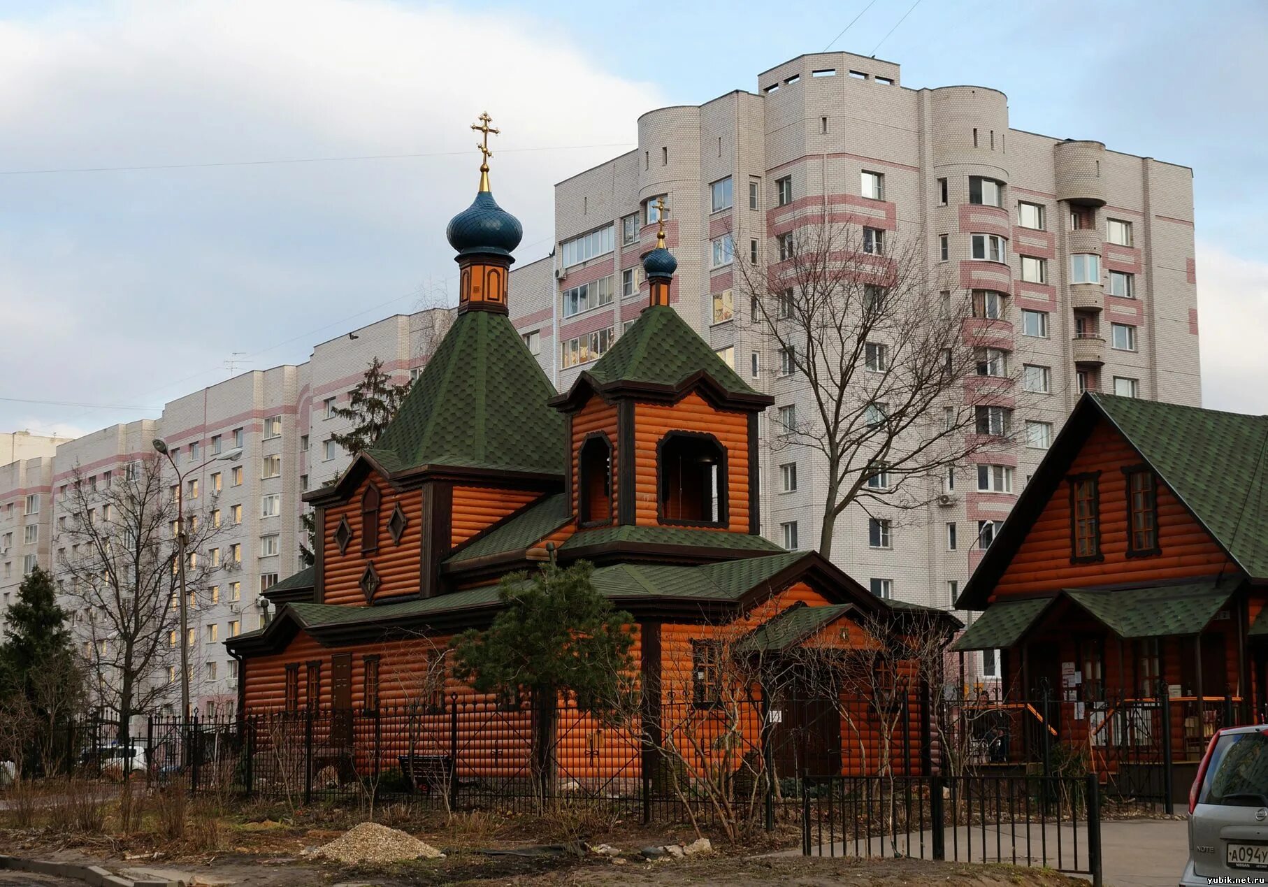 Город королёв новомучеников храм. Храм в королеве в юбилейном. Церковь в юбилейном королев. Храм серафима саровского в королеве. Королев серафимовский храм в юбилейном.