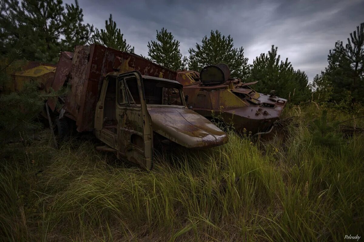 Овруч житомирская область чернобыльская зона. Проживание в зоне чаэс. Заброшенные села чзо. Припять зона отчуждения 2021. Станция семиходы припять.