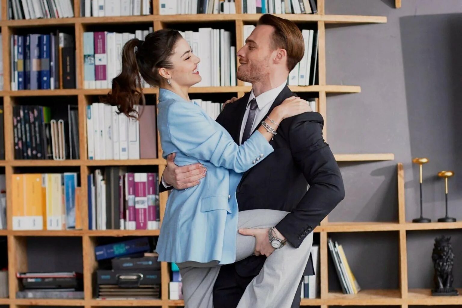 Посмотри в мою дверь в москве. Эда и серкан. Посмотри в мою дверь в москве. Посмотри в мою дверь в москве. Посмотри в мою дверь в москве.