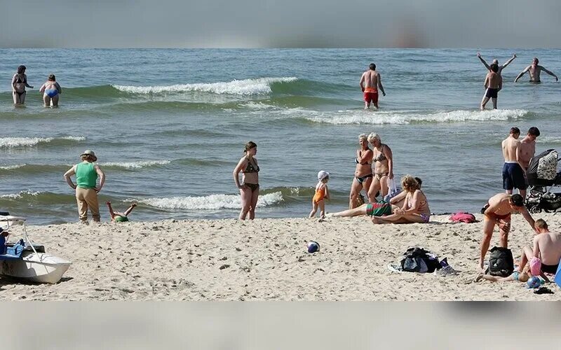 Температура моря в балтийске. Балтийское море в августе. Женский пляж в паланге. Температура моря в балтийске. Балтийское море балтийск.