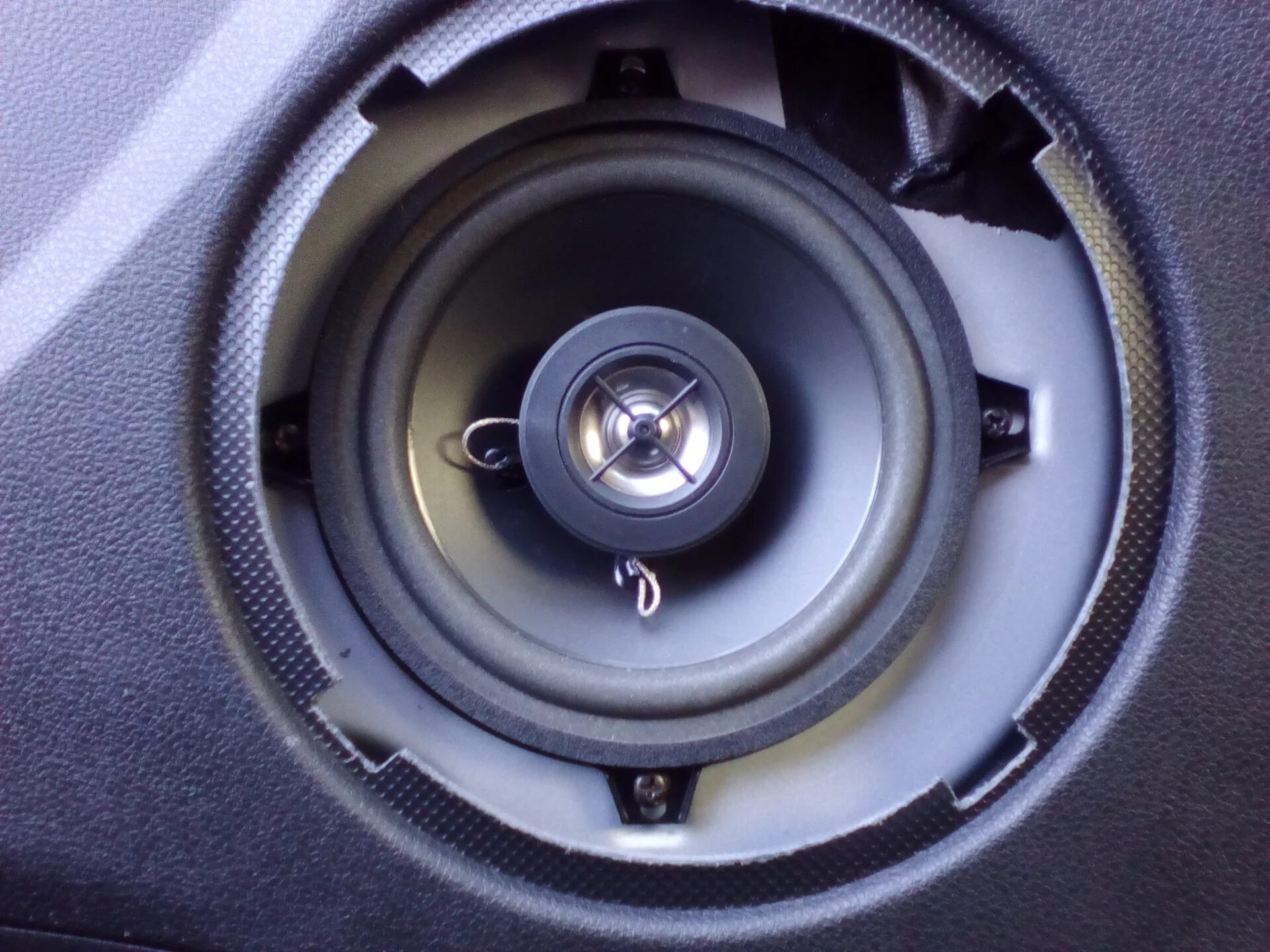 Лада гранта динамики на 13 см. Какие колонки стоят в гранте. Какие колонки стоят в гранте. Лада гранта 16 динамики. Штатные динамики лада гранта.