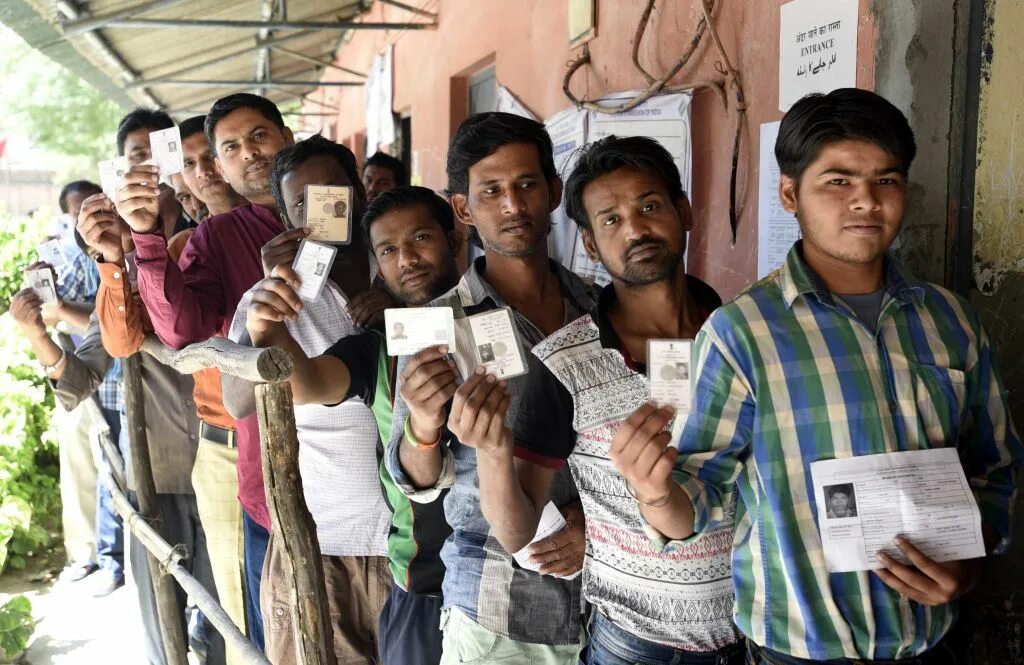 En vote. Голосование в Индии. Очередь на вечеринку Индия. Voters photo. Broadening Youth voting.