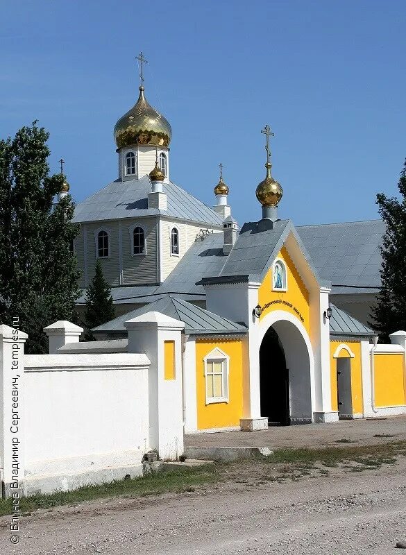 Церковь архангела михаила новосибирск козиха. Козиха----мужской---монастырь. Михайло-архангельский мужской монастырь с. Монастырь козиха новосибирск. Михаило-архангельский мужской монастырь.