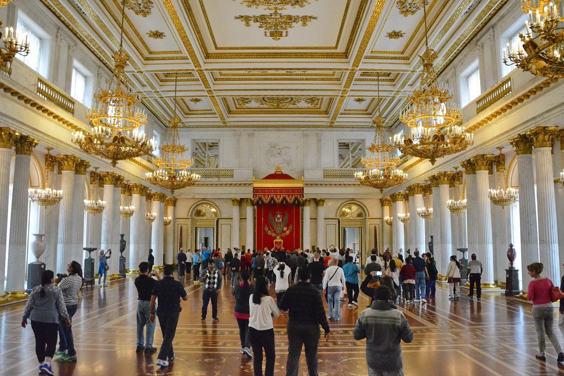 растрелли зимний дворец иорданская лестница. экскурсовод в эрмитаже. эрмитаж бесплатно для пенсионеров. очередь в эрмитаж. музей эрмитаж в санкт-петербурге.