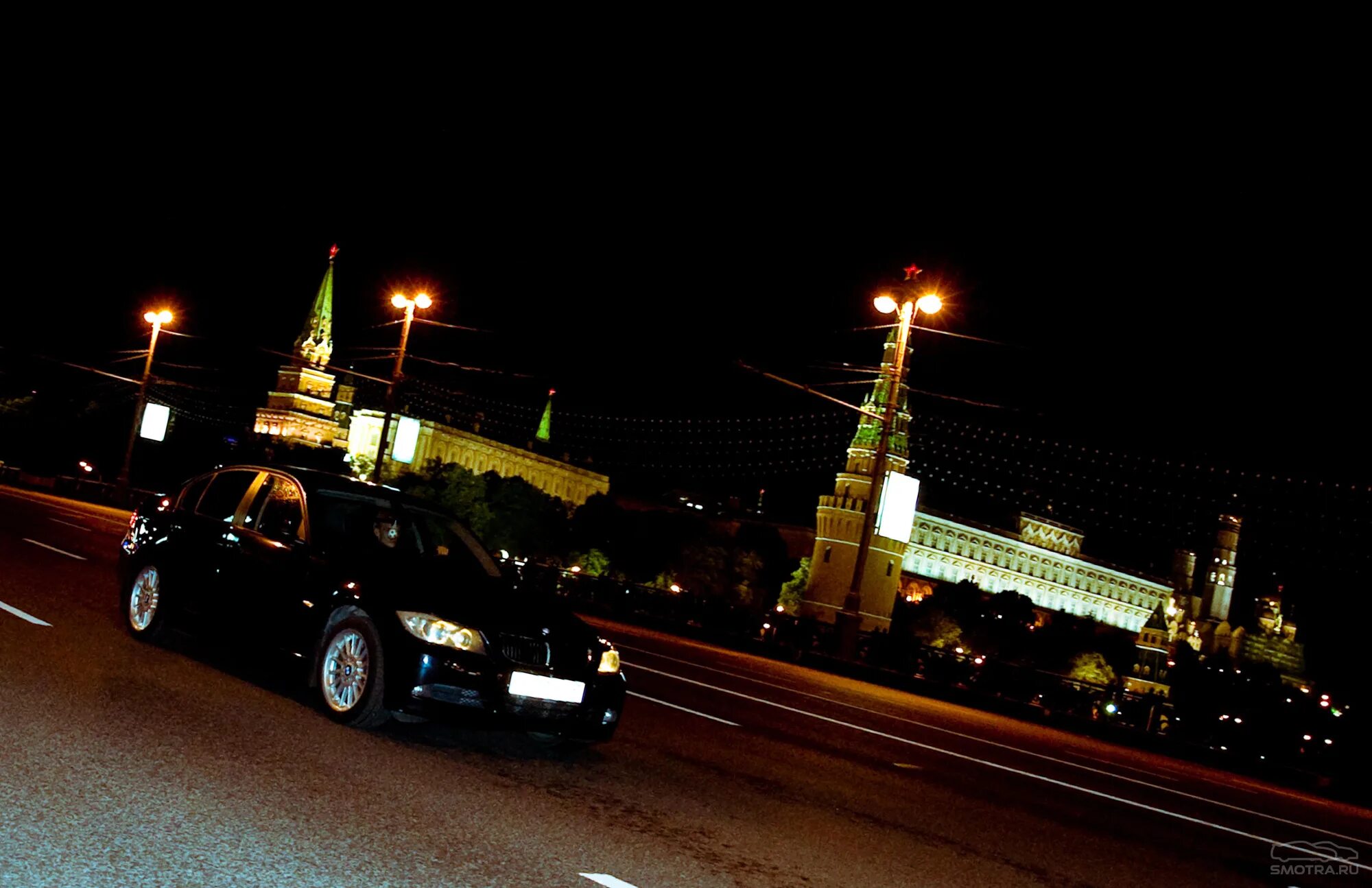 Мгу москва 90е. Машины в москве. Бмв в ночной москве. Бмв м5 москва. Вмв 7 в ночной москве.