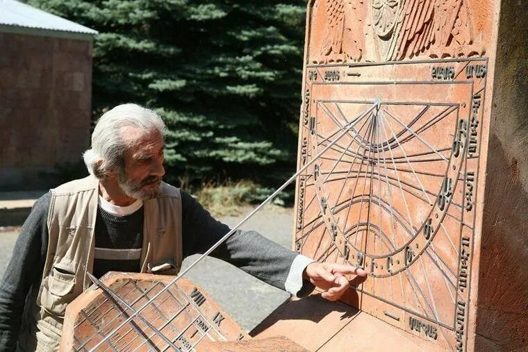 Праздничные дни в армении. Древнеармянский солнечный календарь. Церковный календарь аац. Древний армянский календарь. Календарь праздников в армении.