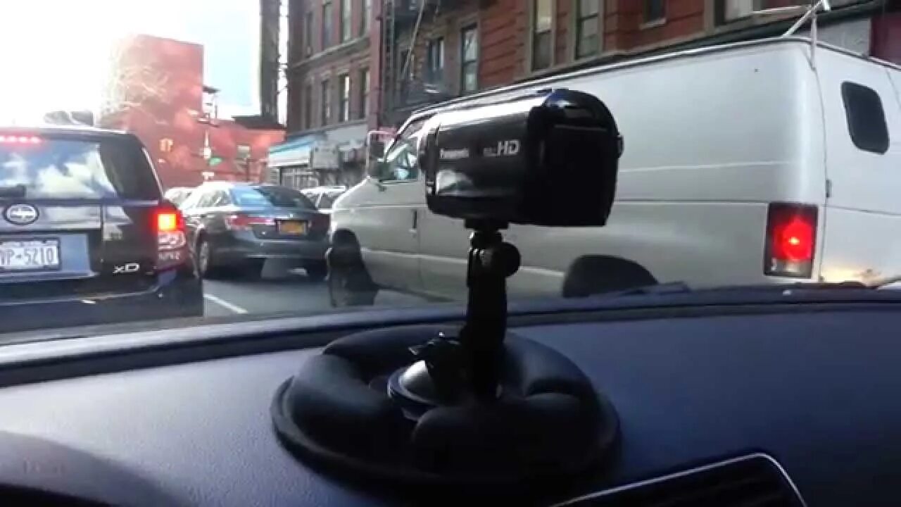 Камера видеонаблюдения для автомобиля. Держатель для видеокамеры в машину. Крепление камеры на автомобиль. Камера слежения на машине. Включи машина камер